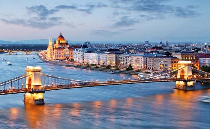 sungai membelah kota budapest
